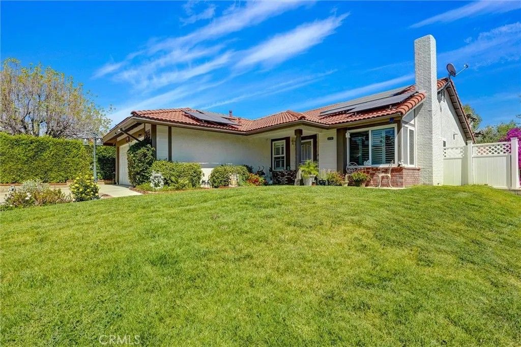 Photo of 27964 Beacon St, Castaic, CA 91384 (MLS # SR26067706)