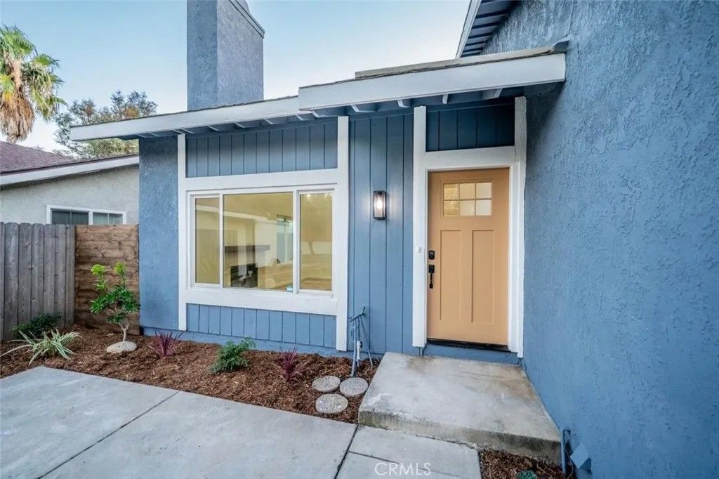 Photo of 1118 Fallbrook Dr, Corona, CA 92880 (MLS # WS25280552)