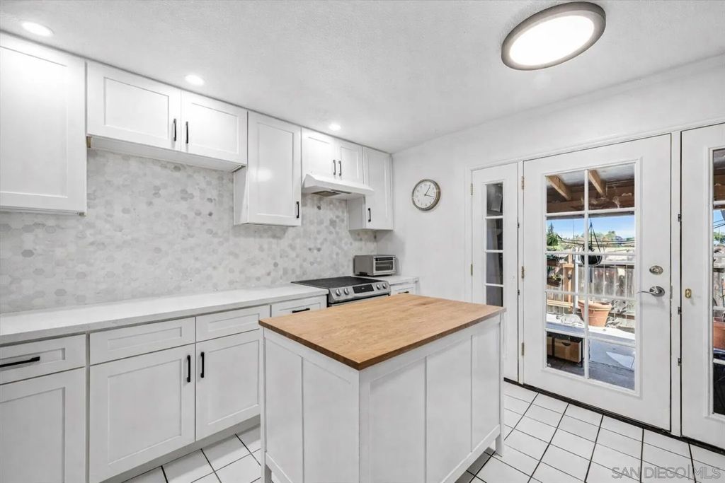 Photo of 2127 Berry St, Lemon Grove, CA 91945 (MLS # 260005985)