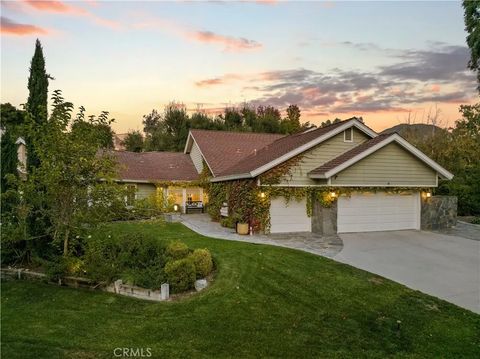 Photo of 15533 Saddleback Drive, Canyon Country, CA 91387 (MLS # SR26054857)
