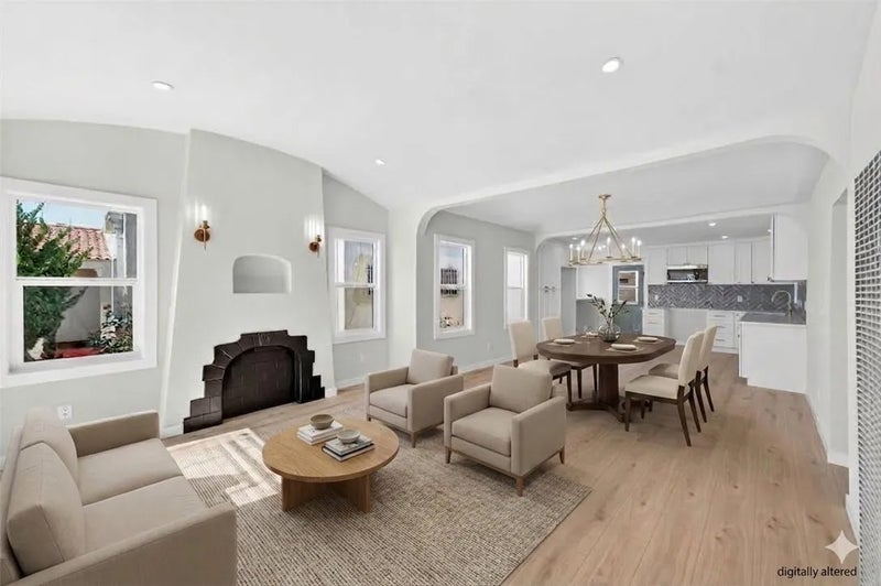 7611 S Hobart