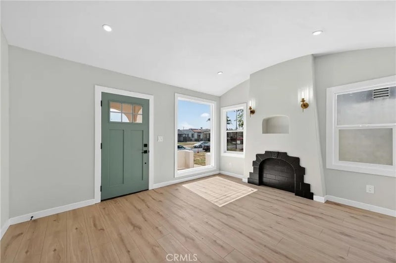 7611 S Hobart