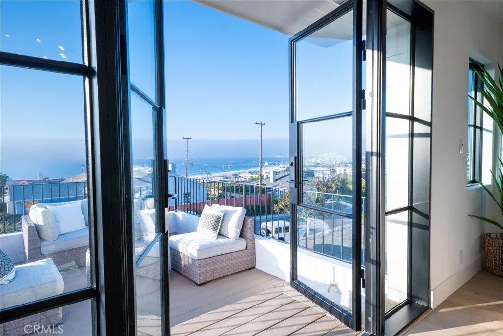 Photo of 470 Camino De Encanto, Redondo Beach, CA 90277 (MLS # SB25258560)