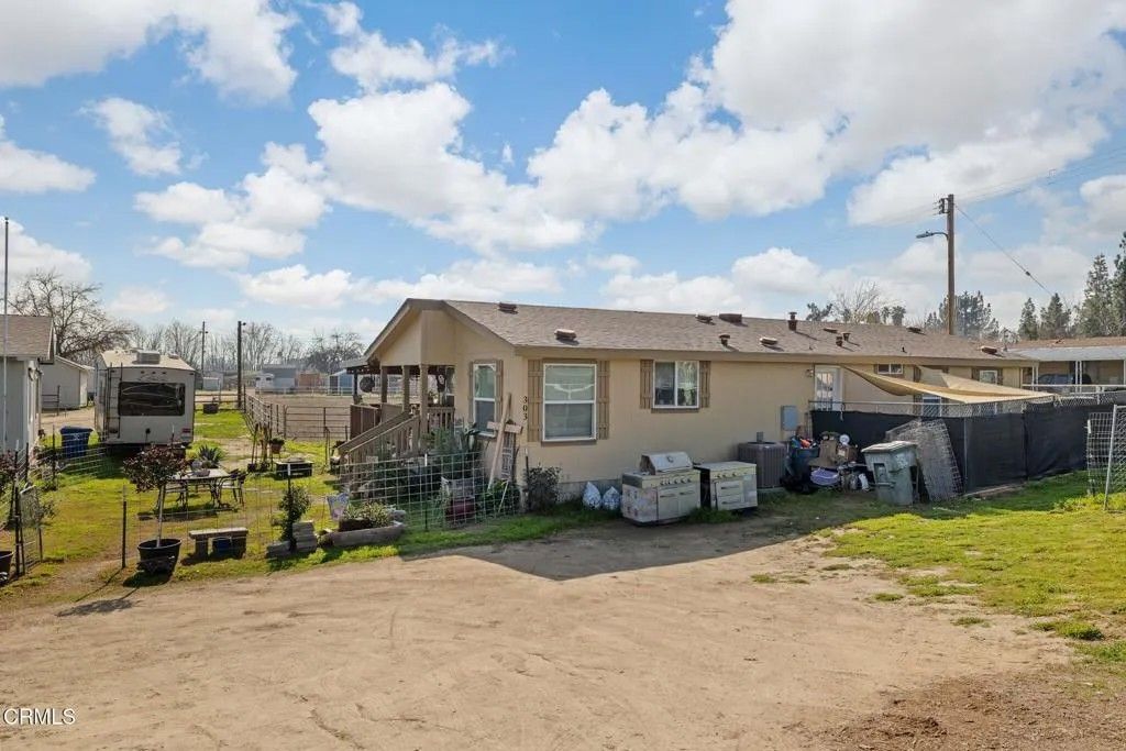 Photo of 301 Sycamore Drive, Bakersfield, CA 93308 (MLS # V1-34890)