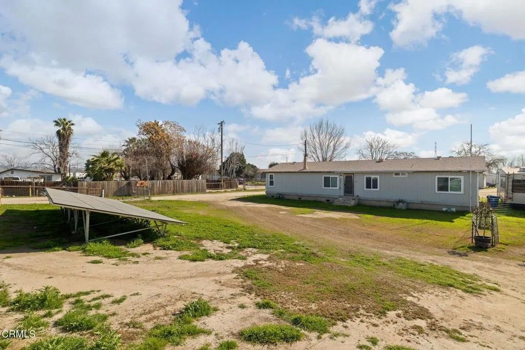 Photo of 301 Sycamore Drive, Bakersfield, CA 93308 (MLS # V1-34890)