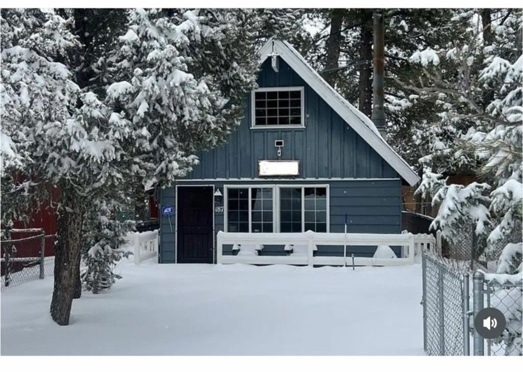 Photo of 187 Los Angeles Ave, Sugarloaf, CA 92386 (MLS # DW26085846)