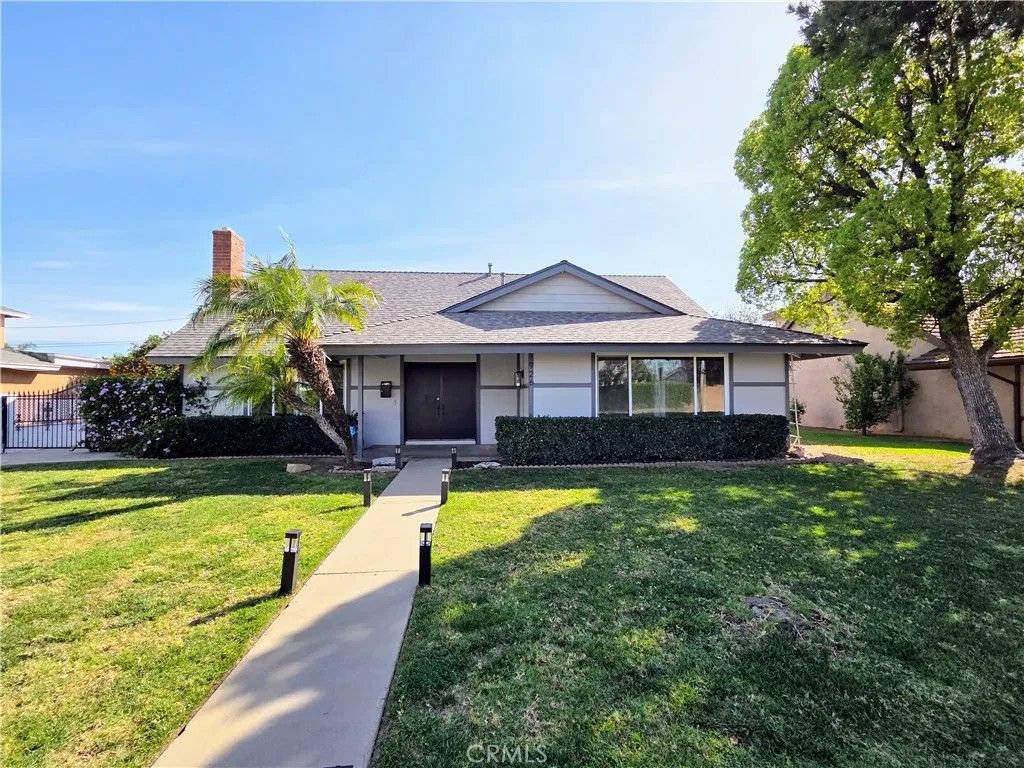 Photo of 926 E Bastanchury, Placentia, CA 92870 (MLS # PW26067918)