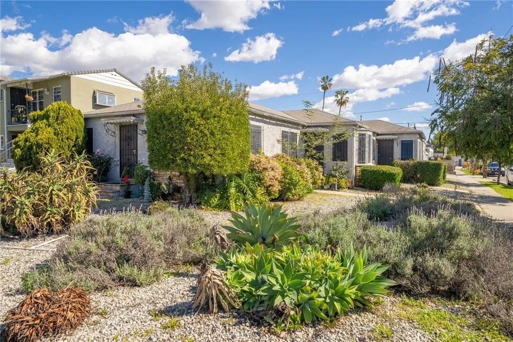 Photo of 5415 Pickford Street, Los Angeles, CA 90019 (MLS # CV26031484)