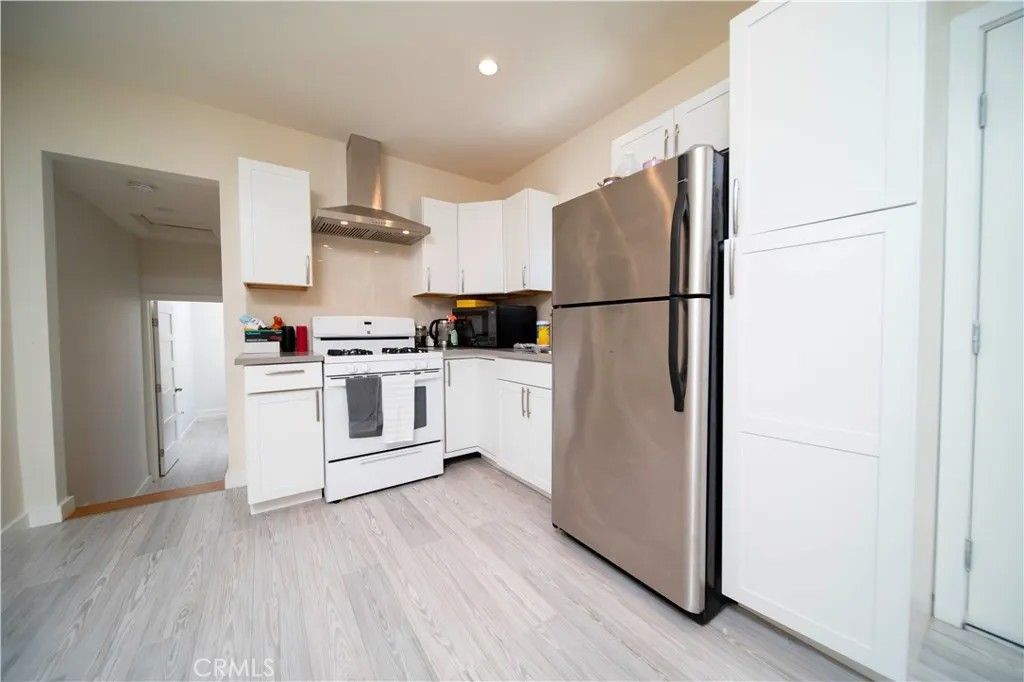 Photo of 8135 Noble Ave, Panorama City, CA 91402 (MLS # GD26078633)