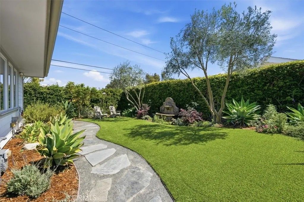 Photo of 19 Sunnyfield Dr, Rolling Hills Estates, CA 90274 (MLS # PV26078341)