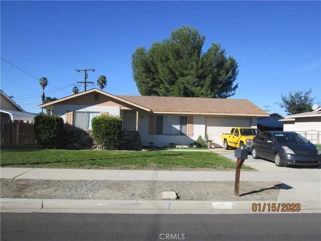 Photo of 721 S Santa Fe St, Hemet, CA 92543 (MLS # SW26013645)