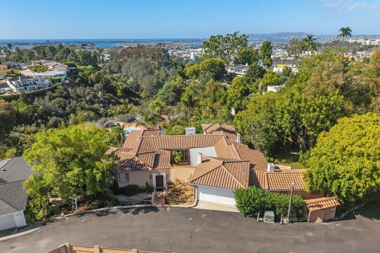 2425 Arista Ct