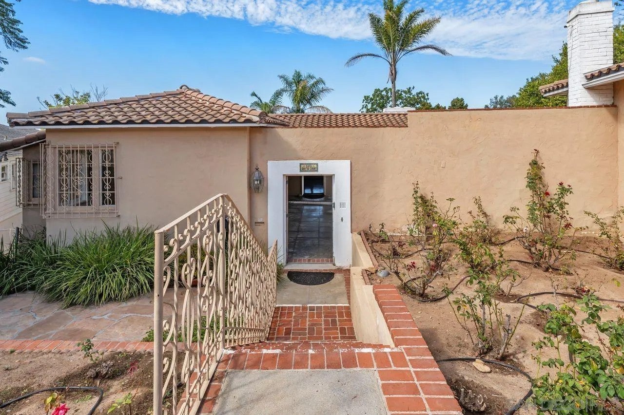 2425 Arista Ct