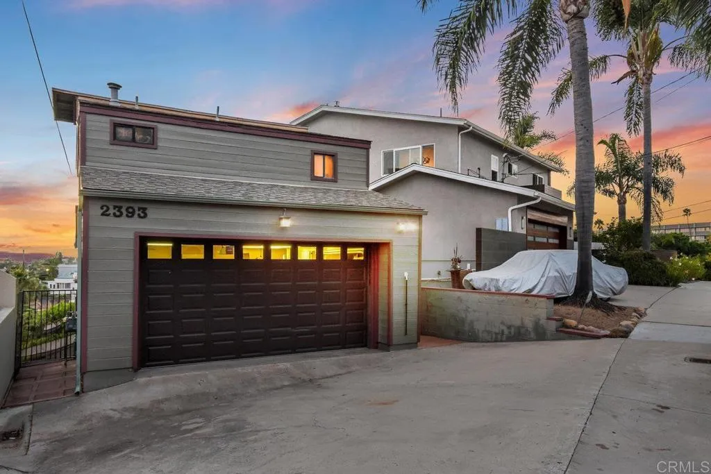2393 La Marque Street