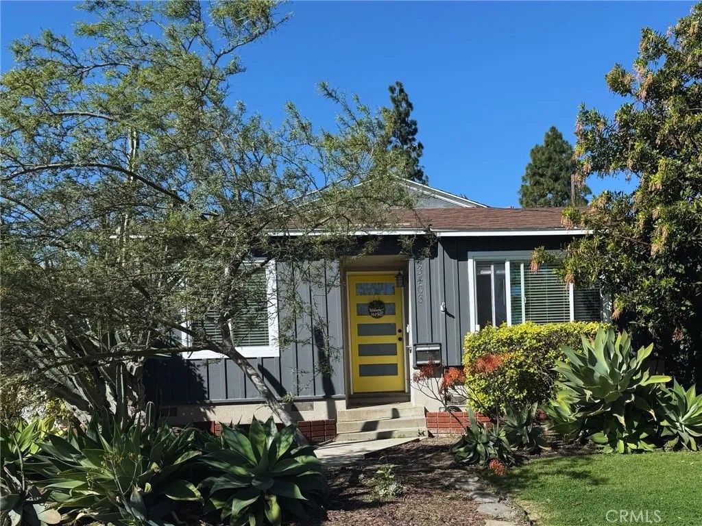 Photo of 3403 Roxanne Ave, Long Beach, CA 90808 (MLS # OC26083004)