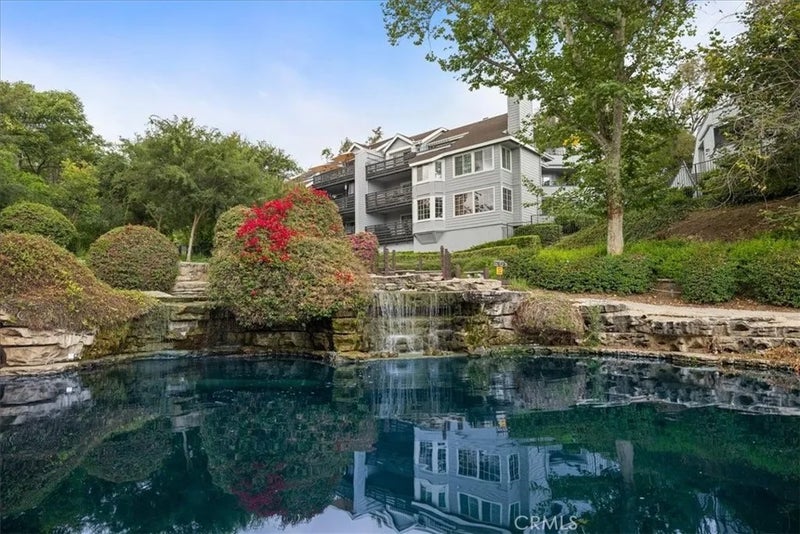 1083 Lakeview