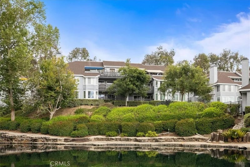 1083 Lakeview