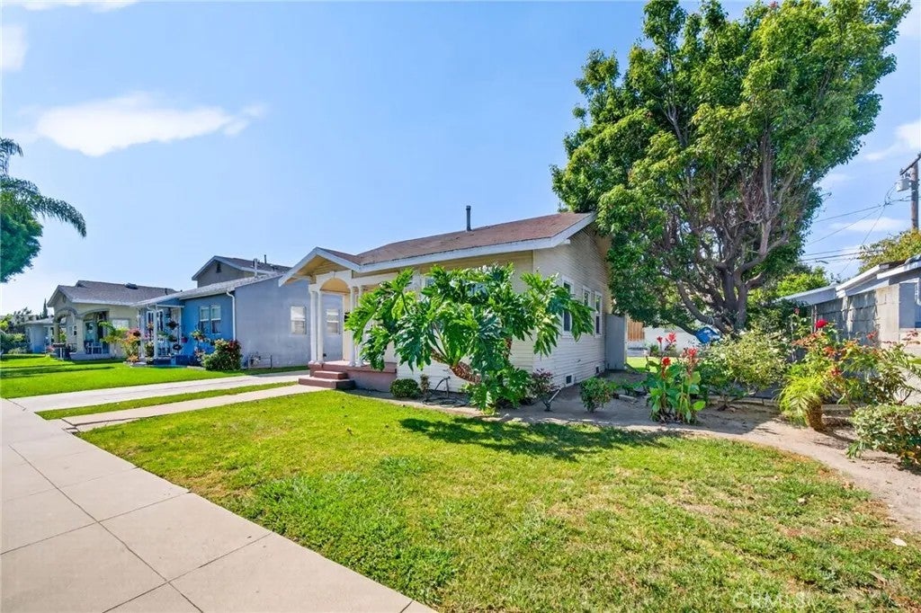 2624 E Jefferson
