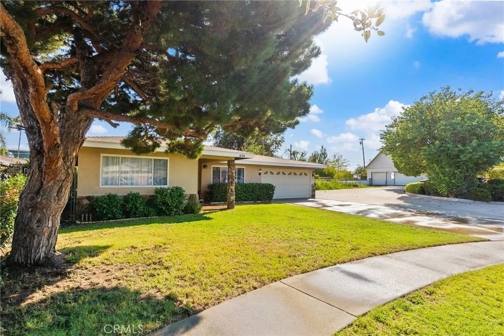 Photo of 530 N Sycamore Ave, Rialto, CA 92376 (MLS # IG26009721)