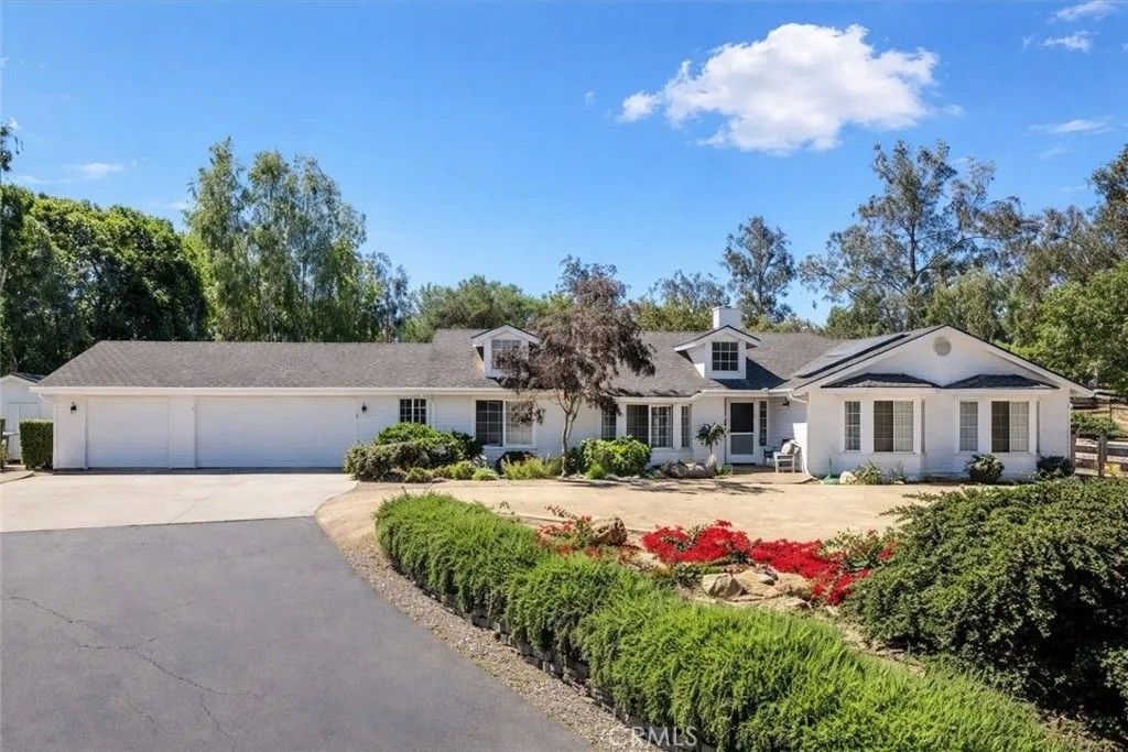 Photo of 760 Black Oak Lane, Nipomo, CA 93444 (MLS # SR26008566)