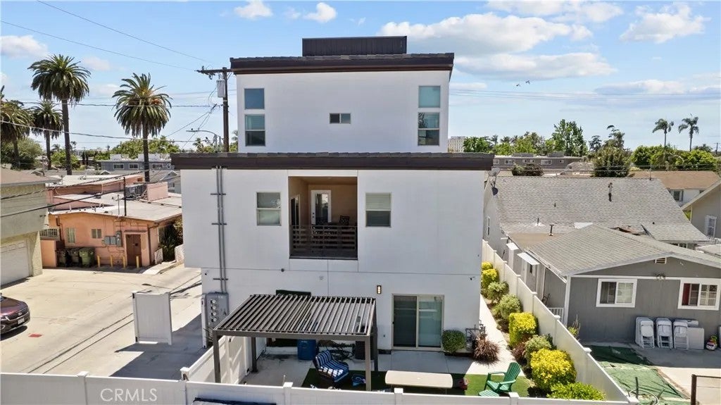 1013 E La Palma
