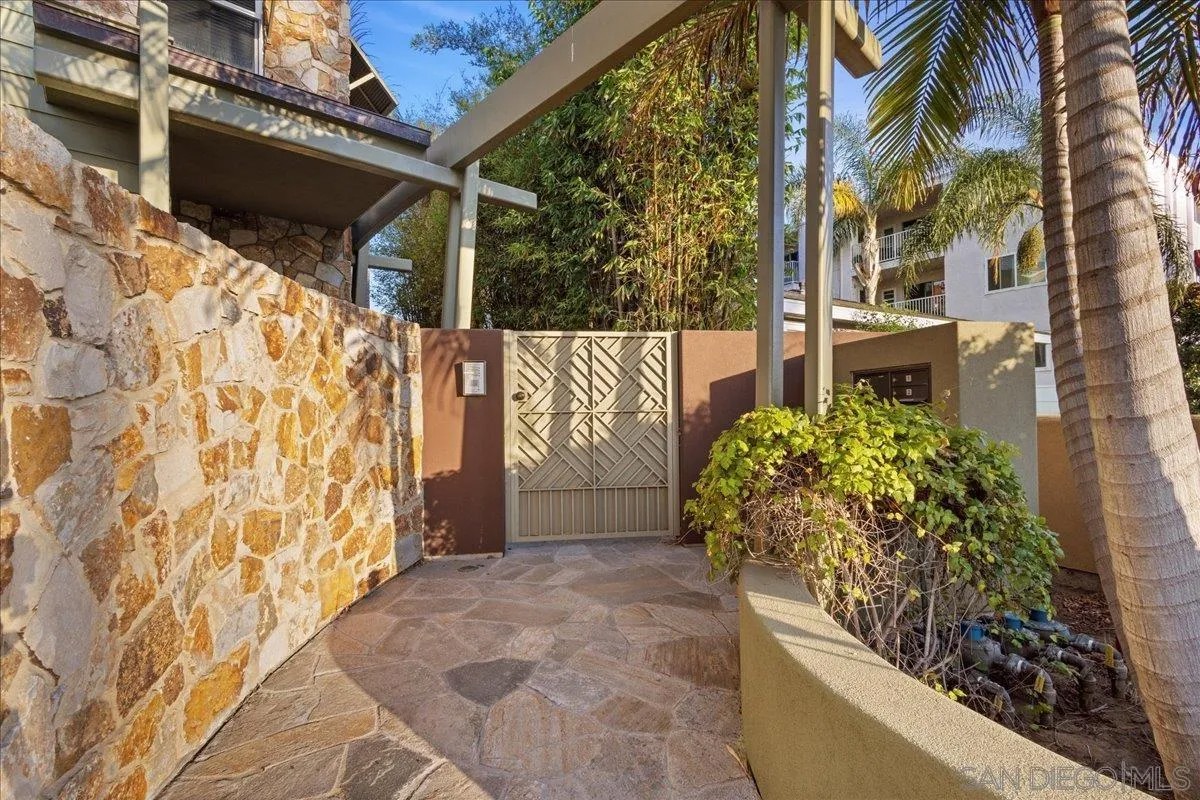411 Orange Ave 1