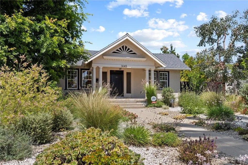 Photo of 1445 Paloma Street, Pasadena, CA 91104 (MLS # SR26077176)