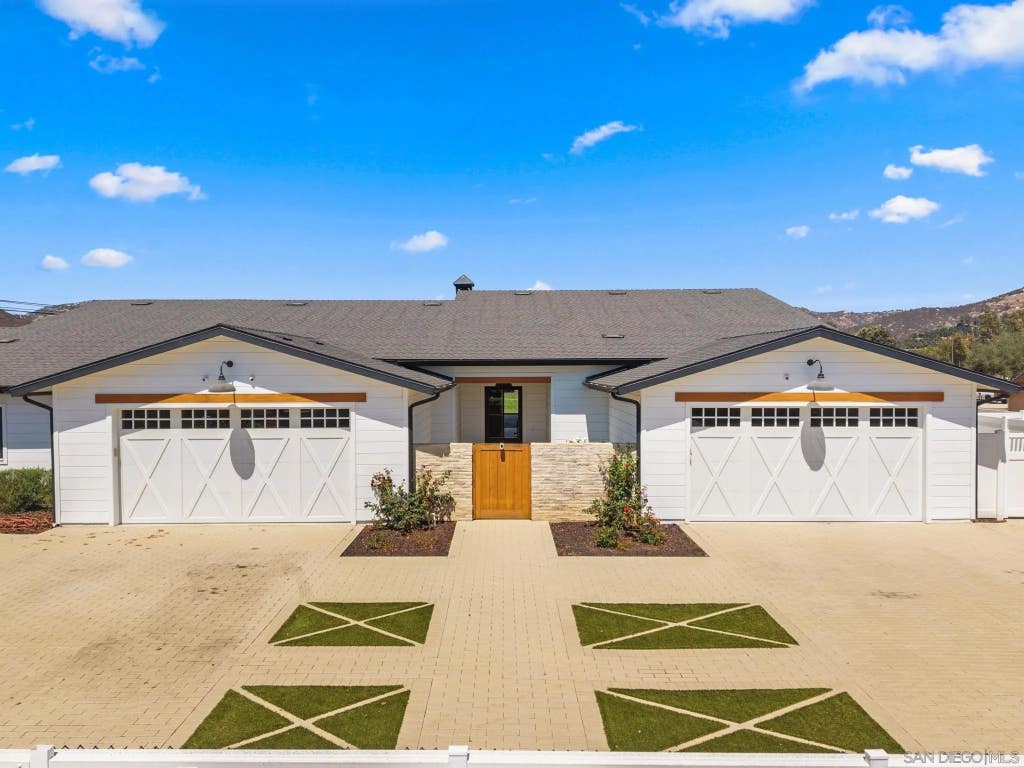 Photo of 105 Equestrian CT, San Marcos, CA 92069 (MLS # 260020878)
