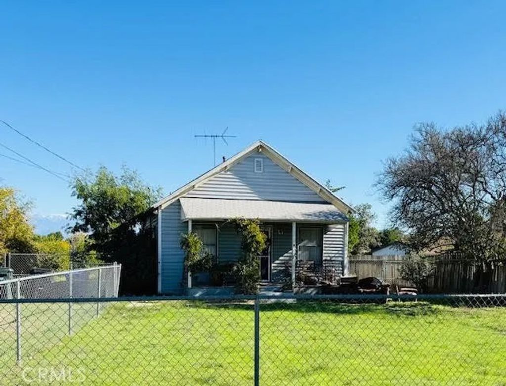 Photo of 10803 Larch Avenue, Bloomington, CA 92316 (MLS # CV26060531)