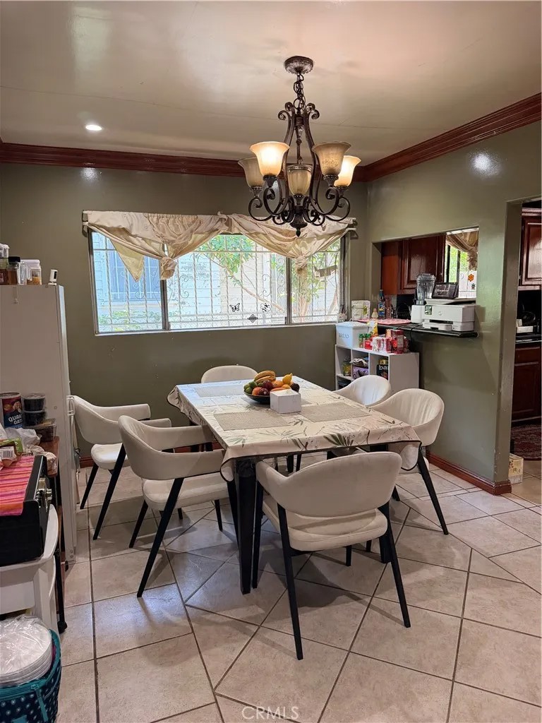 2384 W 30th
