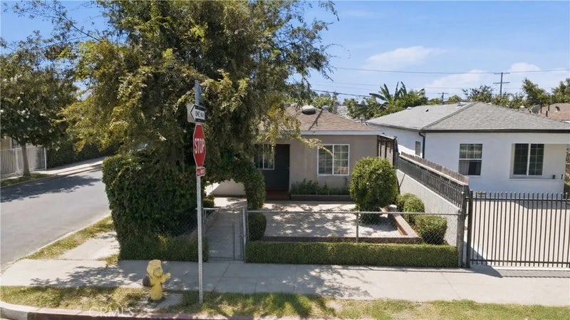 2324 E 108th