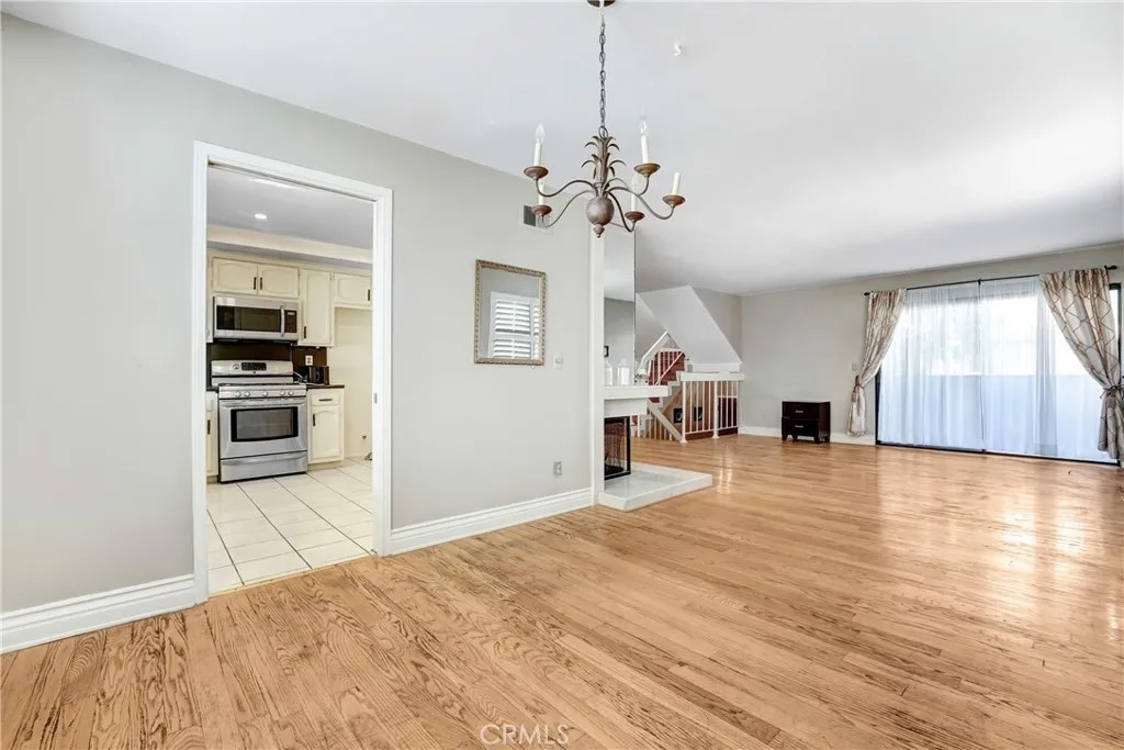 5514 Las Virgenes
