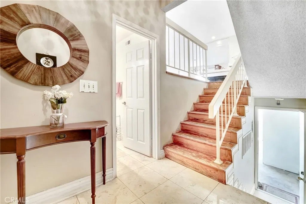 5514 Las Virgenes