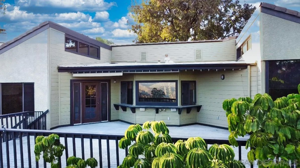 1077 VISTA MADERA LANE