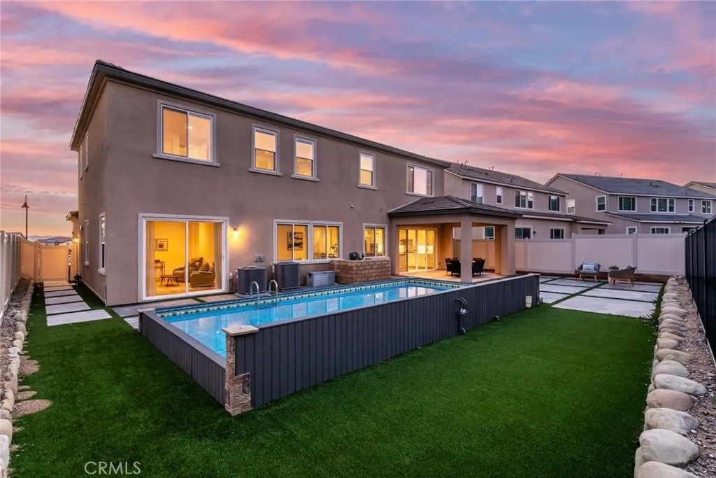 Photo of 28695 Windbreak Terrace, Saugus, CA 91350 (MLS # SR26090101)