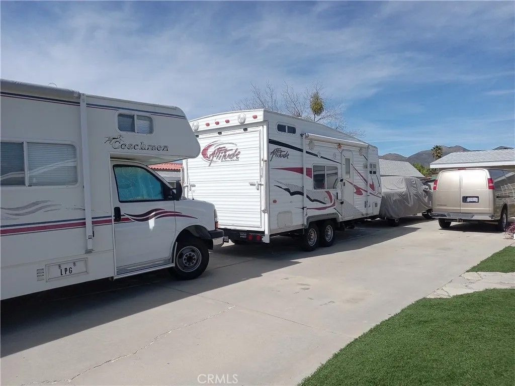 Photo of 43464 Low Cir, Hemet, CA 92544 (MLS # SW26028916)