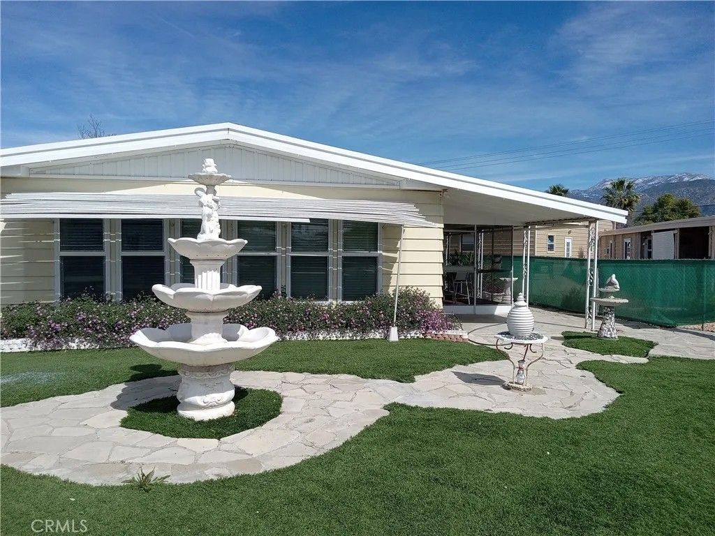 Photo of 43464 Low Cir, Hemet, CA 92544 (MLS # SW26028916)