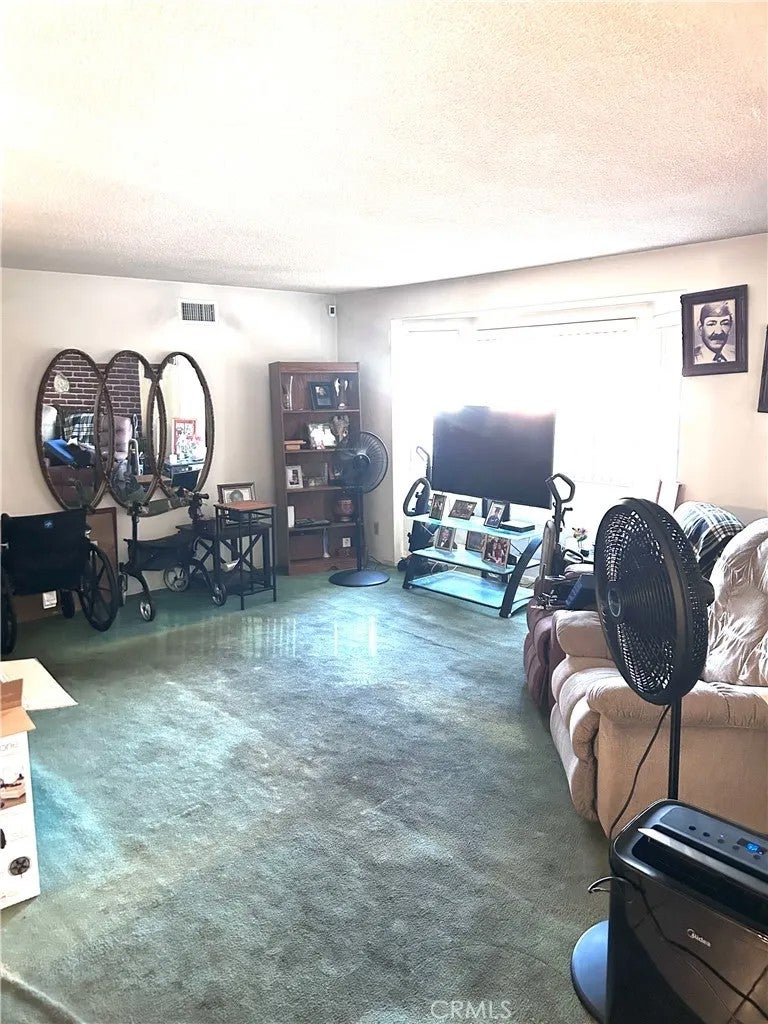 15403 Los Robles