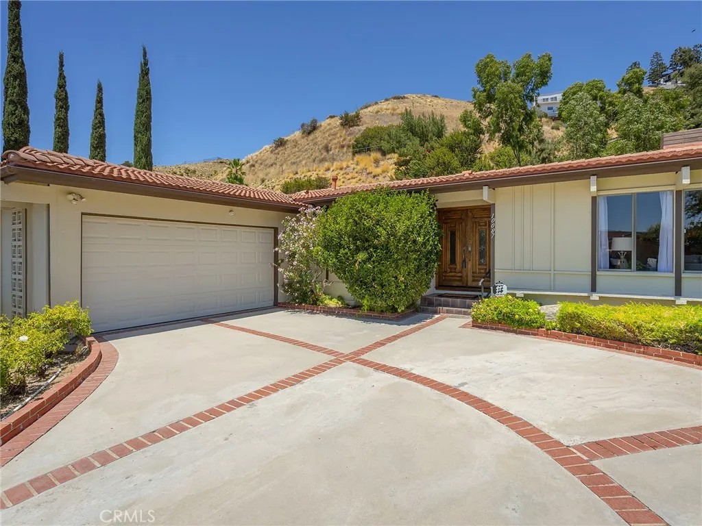 10087 Sully Drive