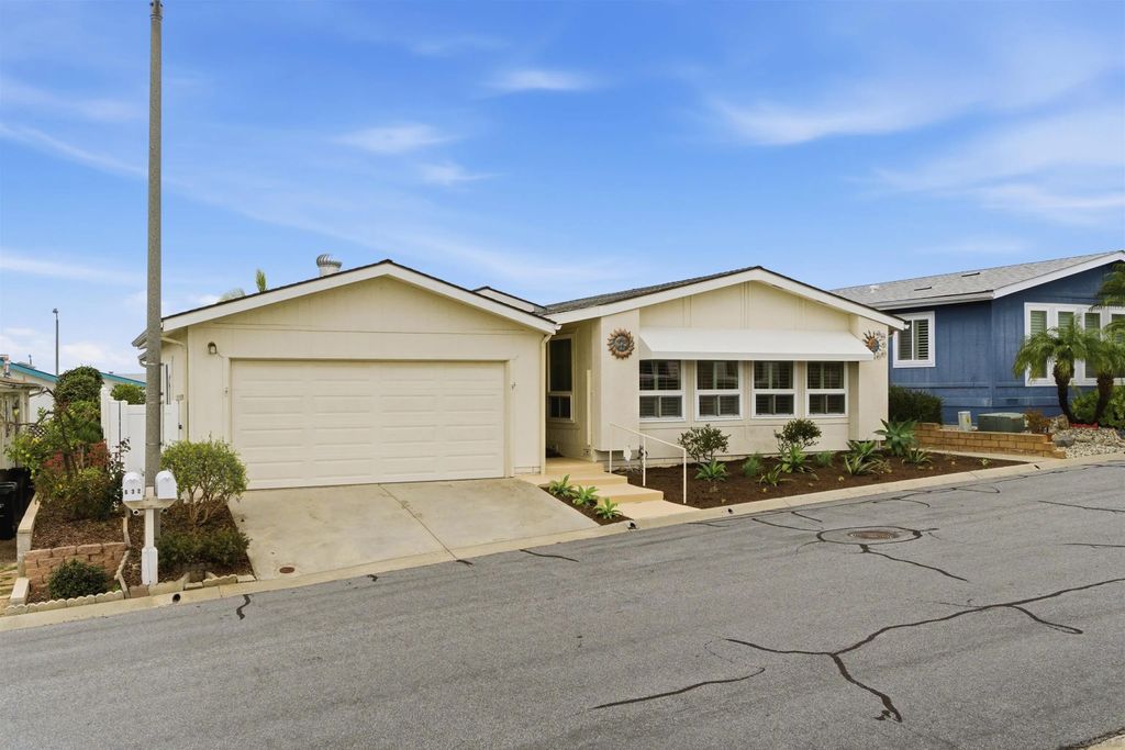 Photo of 630 Via Columbia, Vista, CA 92081 (MLS # 2600164)