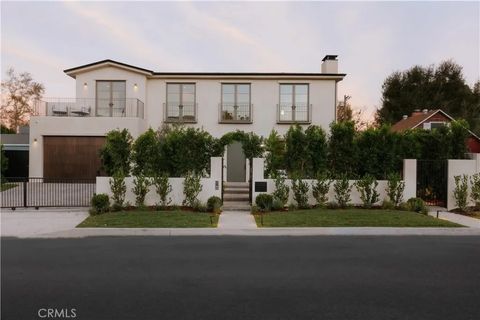 Photo of 4748 Noble Avenue, Sherman Oaks, CA 91403 (MLS # SR25279310)