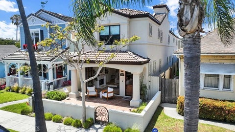 Photo of 209 6th ST, Seal Beach, CA 90740 (MLS # RS26119993)