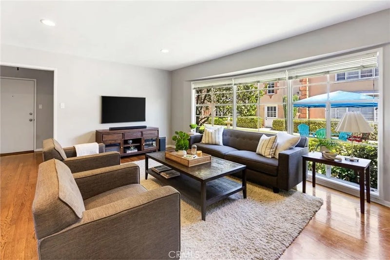 939 N Glendale 1