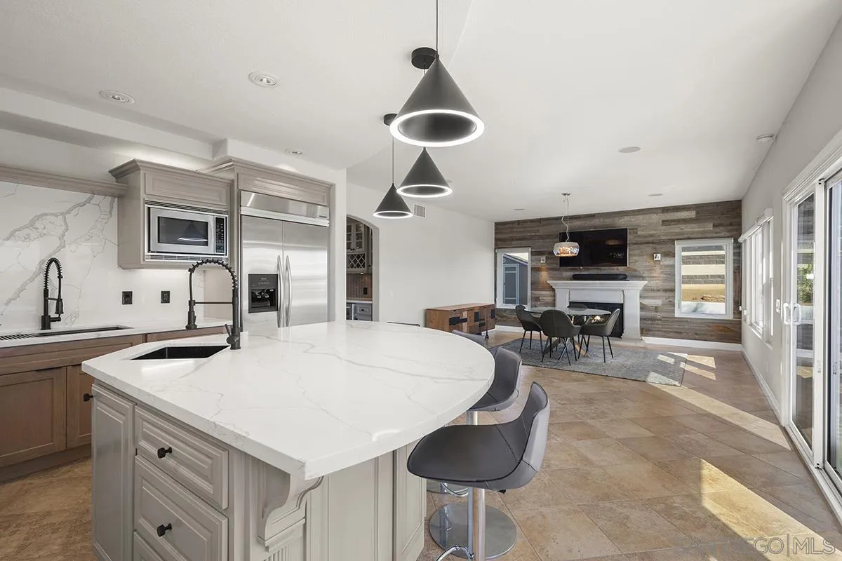 376 Canyon Ridge