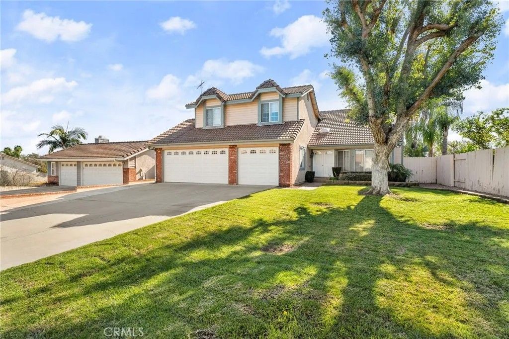 Photo of 11048 Thrush Drive, Riverside, CA 92505 (MLS # TR26055514)