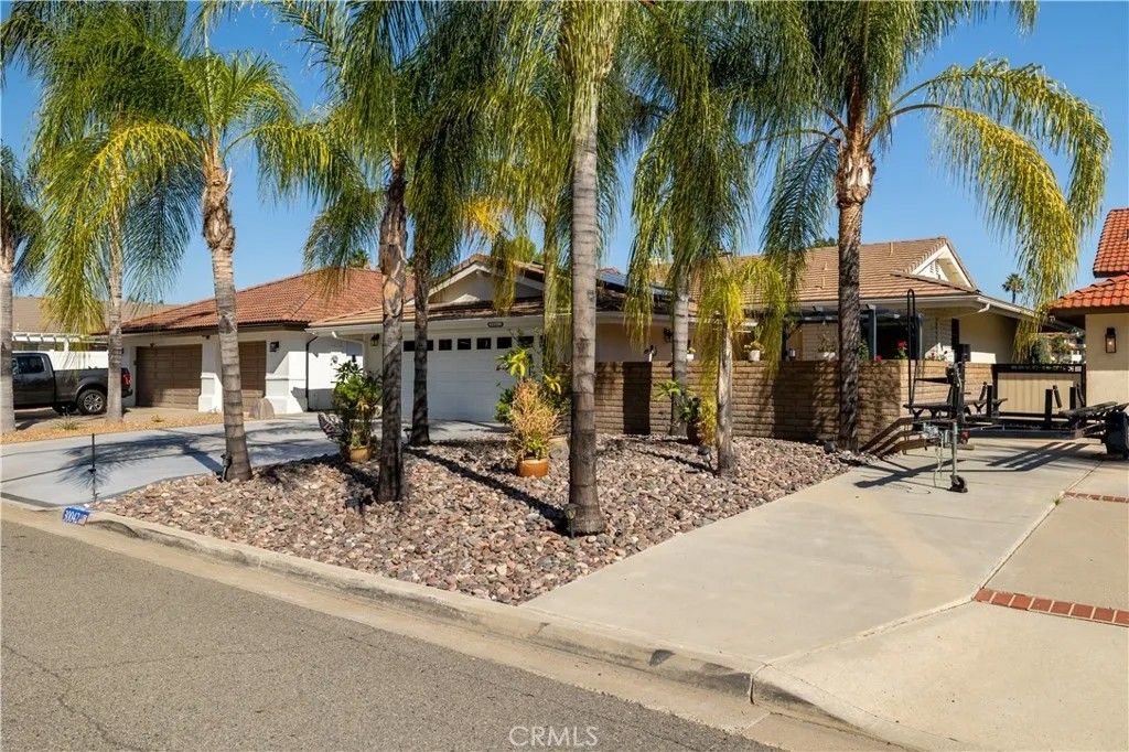 Photo for 30042 Point Marina Dr, Canyon Lake, CA 92587 (MLS # SW25246214)
