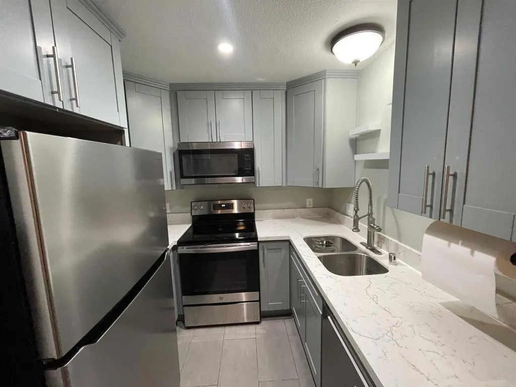 4055 Porte La Paz 141