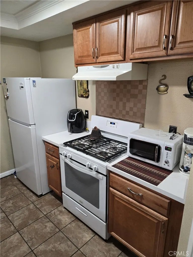 16377 Lakeshore Drive #5C
