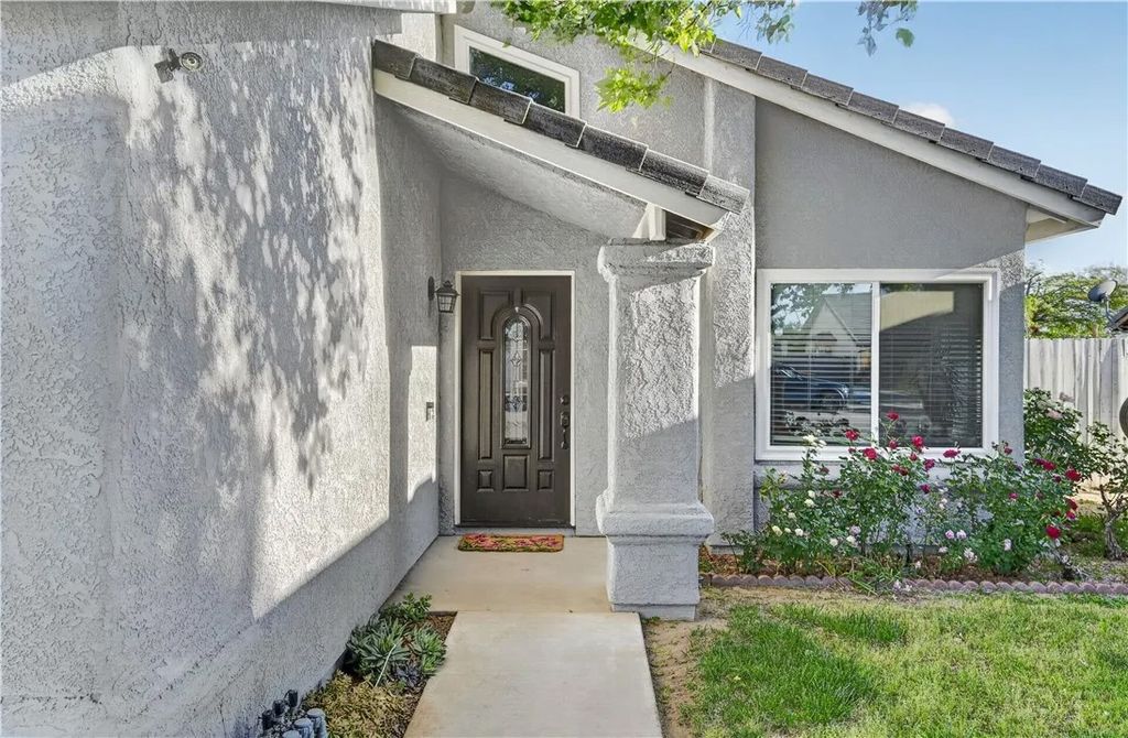 Photo of 834 E Avenue J6, Lancaster, CA 93535 (MLS # SR26093012)