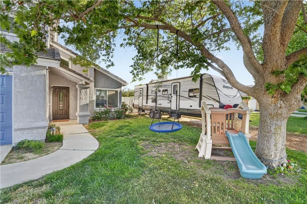 Photo of 834 E Avenue J6, Lancaster, CA 93535 (MLS # SR26093012)